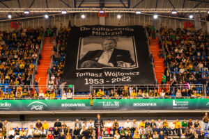 Transparent upamiętniający Tomasza Wójtowicza.