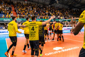 Drużyna z Lublina celebrująca wygraną w turnieju. Źródło grafiki: Fundacja im. Tomasza Wójtowicza